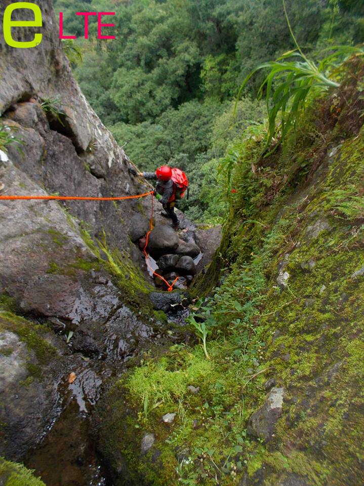 Rappel en Pared de Roca y Cañón